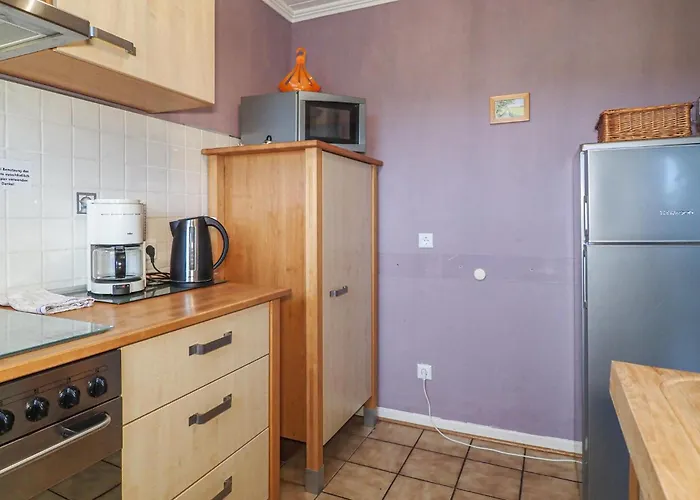 3 Bedroom In * Grenderich